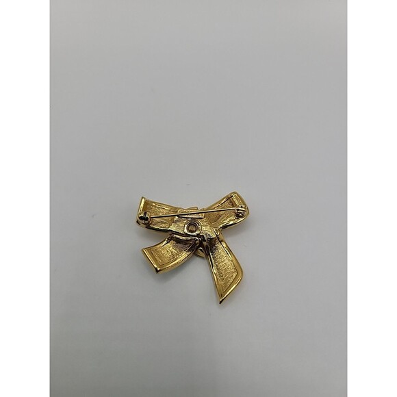 Vintage Monet Brooch Pin Gold Tone White Crystals Bow Jewelry Costume - Picture 9 of 10